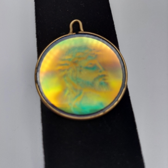 Unbranded | Jewelry | Vintage Jesus Hologram Pendant Unique And Rare ...